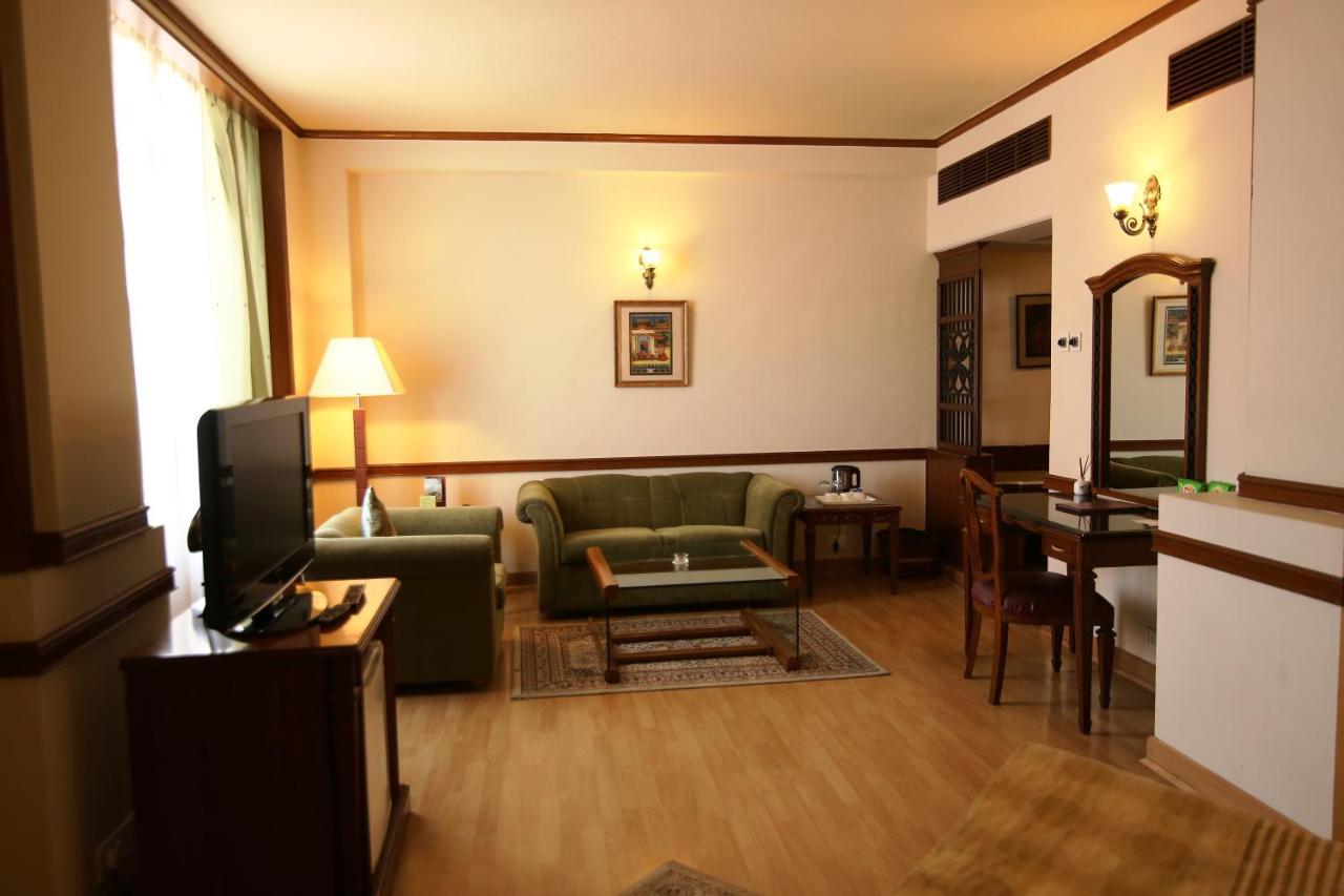 Hotel President Jalandhar Bagian luar foto